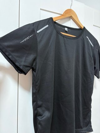 Camiseta deportiva negra