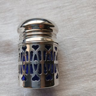 Pimentero de plata con detalles