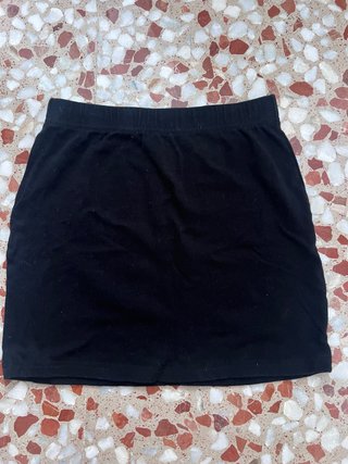 Falda corta negra