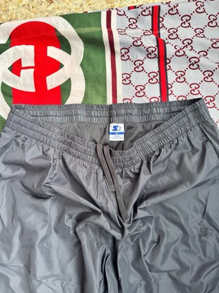 Pantalones deportivos grises