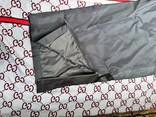 Pantalones deportivos grises