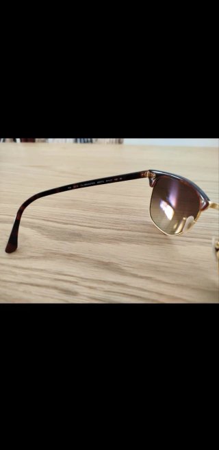 Gafas de sol Ray-Ban marrones y doradas