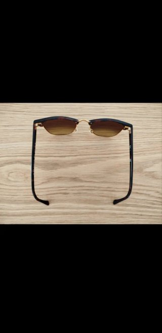 Gafas de sol Ray-Ban marrones y doradas