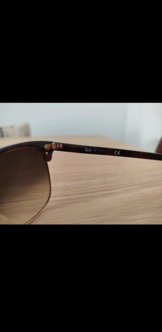 Gafas de sol Ray-Ban marrones y doradas
