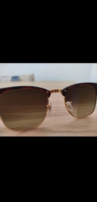 Gafas de sol Ray-Ban marrones y doradas