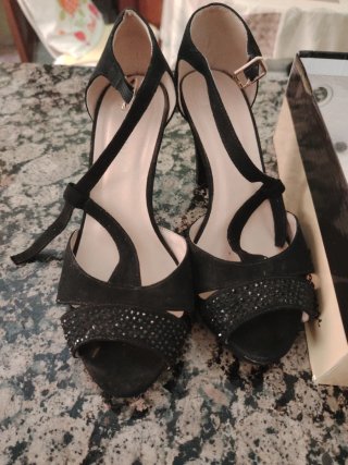 Sandalias Negras con Brillantes