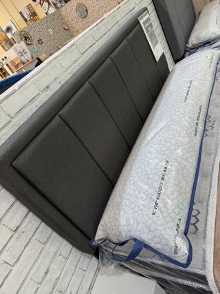 Cama 150cm tapizada gris con cabecero