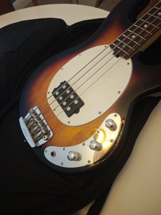 Bajo Eléctrico Sterling Stingray