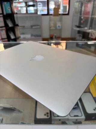 MacBook Air A1466 8GB 256GB Plata