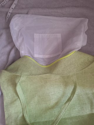 Bolso de playa y verano con palmeras