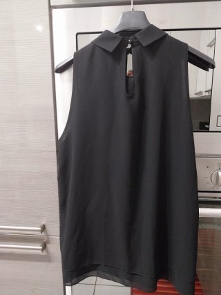 Top donna elegante con colletto strass