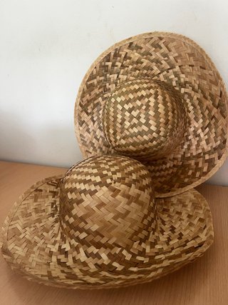 Sombreros de paja tejidos a estrenar
