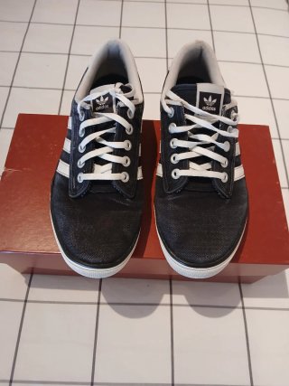 Zapatillas Adidas Kiel Negras y Blancas