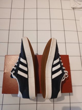 Zapatillas Adidas Kiel Negras y Blancas