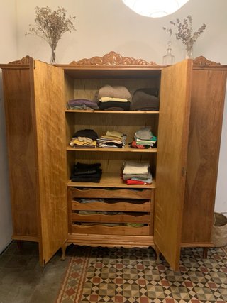 Armario de madera vintage