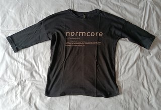 Camiseta negra Stradivarius - Estilo Normcore