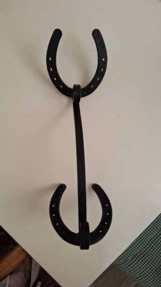 Colgador de sombrero de herradura