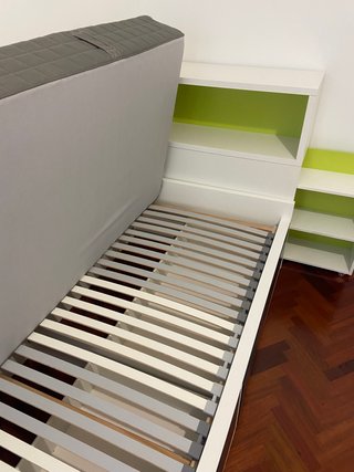 Cama nido con cajones y estantería