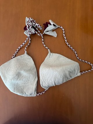 Bikini Beige con Detalles en granate