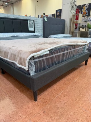 Cama tapizada 150cm tela y madera