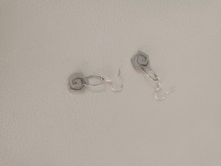Pendientes de acero con un diseño de espiral