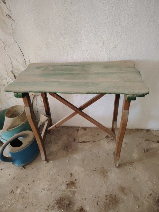 Mesa de madera plegable verde