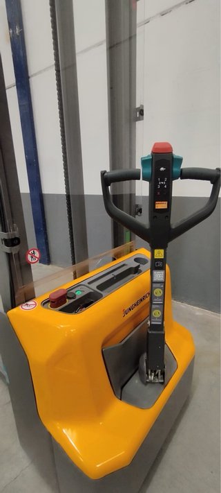 Apilador elevador semiautomático jungheinrich