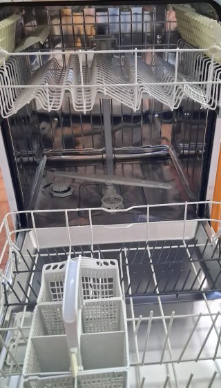 Lavavajillas ECRON en funcionamiento