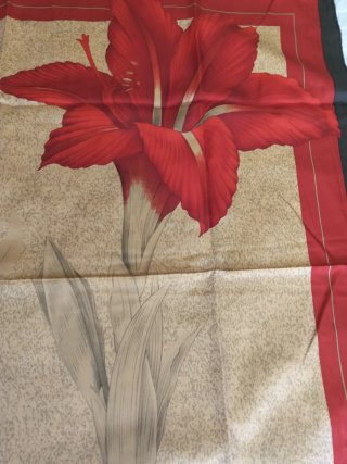 Pañuelo seda Gianfranco Ferré oro y rojo