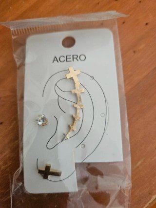 Pendientes de acero con diseño de cruz