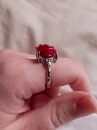 Anillo de acero con cinabrio