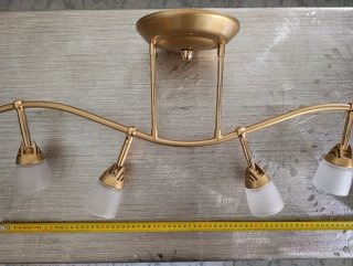 Lámpara de techo dorada tulipanes