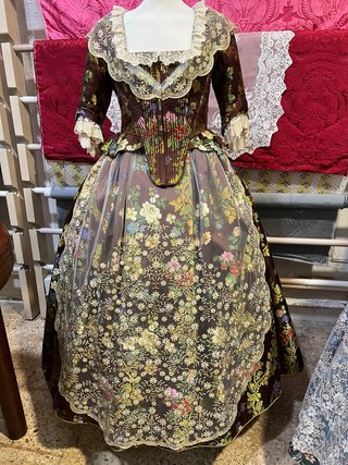 Traje de Fallera Talla 42-44 mas zapatos y cancán