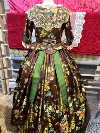 Traje de Fallera Talla 42-44 mas zapatos y cancán
