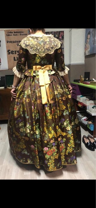 Traje de Fallera Talla 42-44 mas zapatos y cancán
