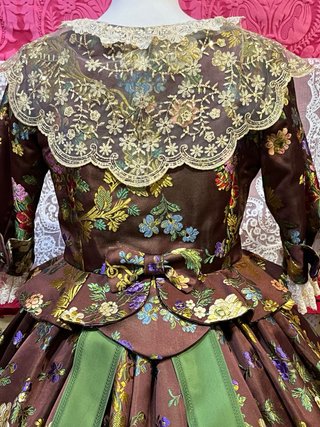 Traje de Fallera Talla 42-44 mas zapatos y cancán
