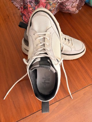 Sneakers sportive grigie e bianche