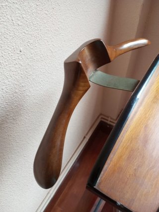 Galan de pie madera y metal