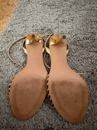 Zapatos de tacón Mango dorados