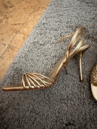 Zapatos de tacón Mango dorados