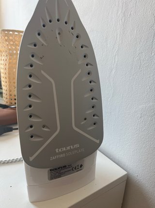 Plancha Taurus Artica 2800 Zafiro