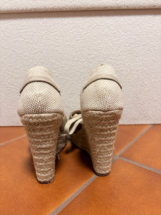Cuñas beige oscuro con tiras