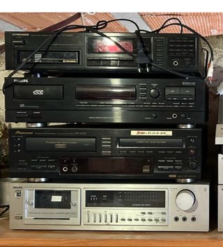 Equipo de audio Philips y Pioneer
