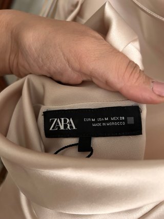 Vestido satinado Zara