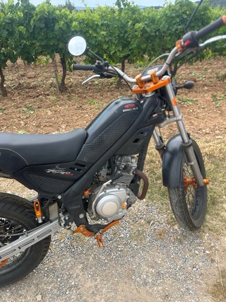 Rieju Tango 125 Negra y Naranja
