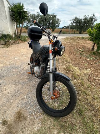 Rieju Tango 125 Negra y Naranja
