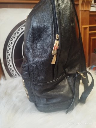Mochila Michael Kors Negra con Tachuelas Doradas