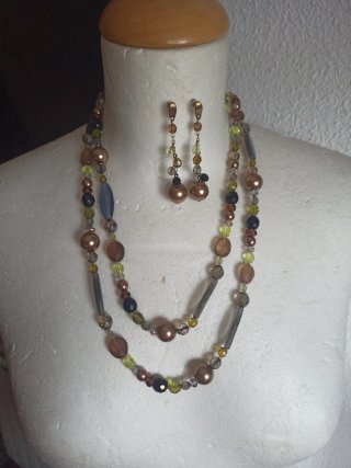 Conjunto collar y pendientes marrón y dorado