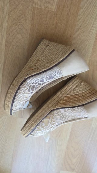 Cuñas Mirambo Beige y Blanco
