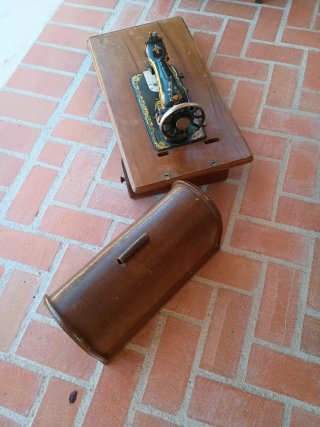 Máquina de coser antigua funcional